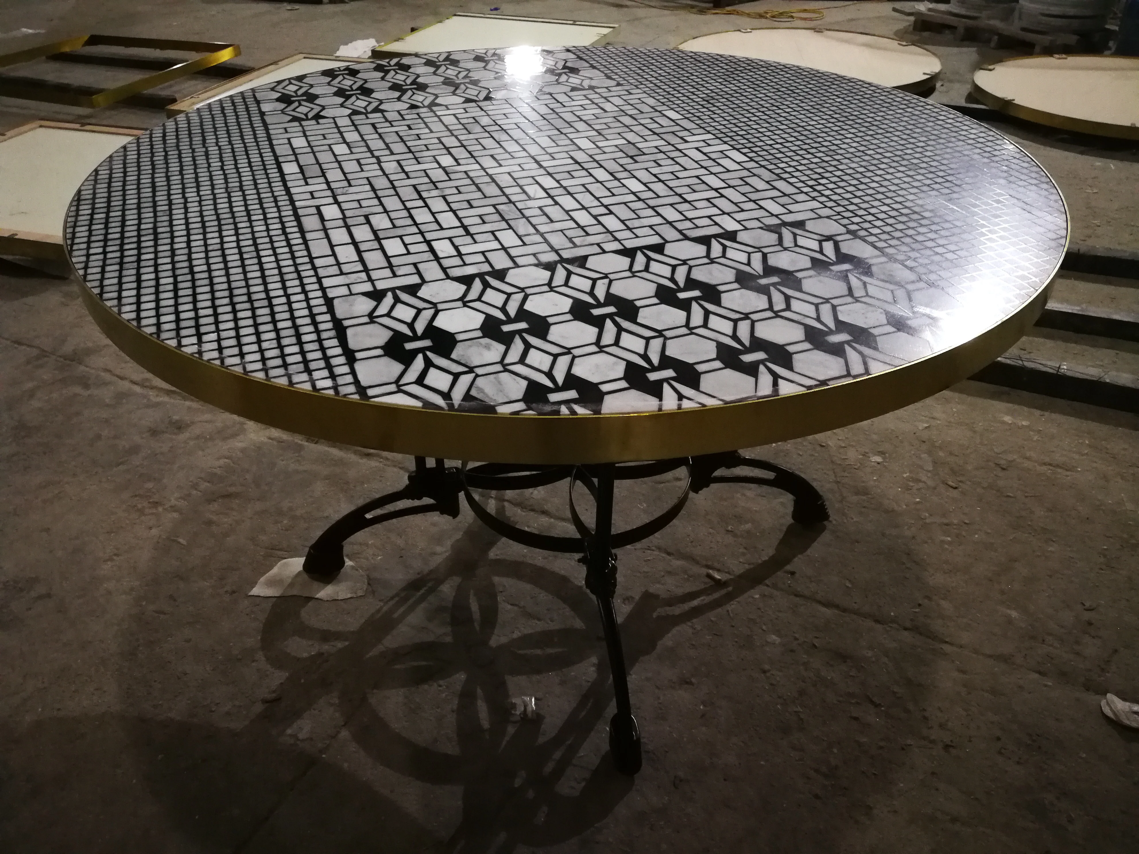 Wholesale black white round marble mosaic coffee table top