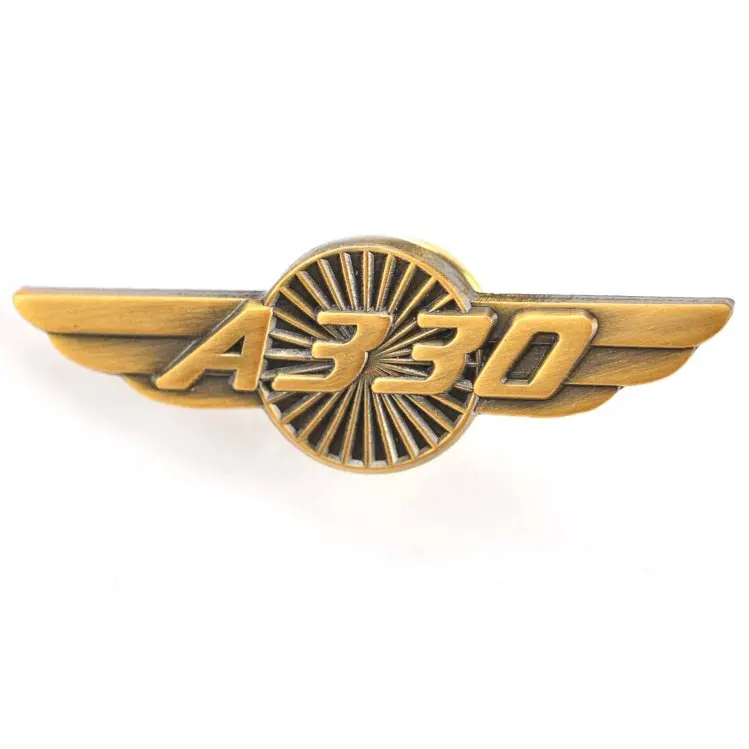 China Factory Custom Zinc Alloy Prefect Gold Metal wings Pin Badge