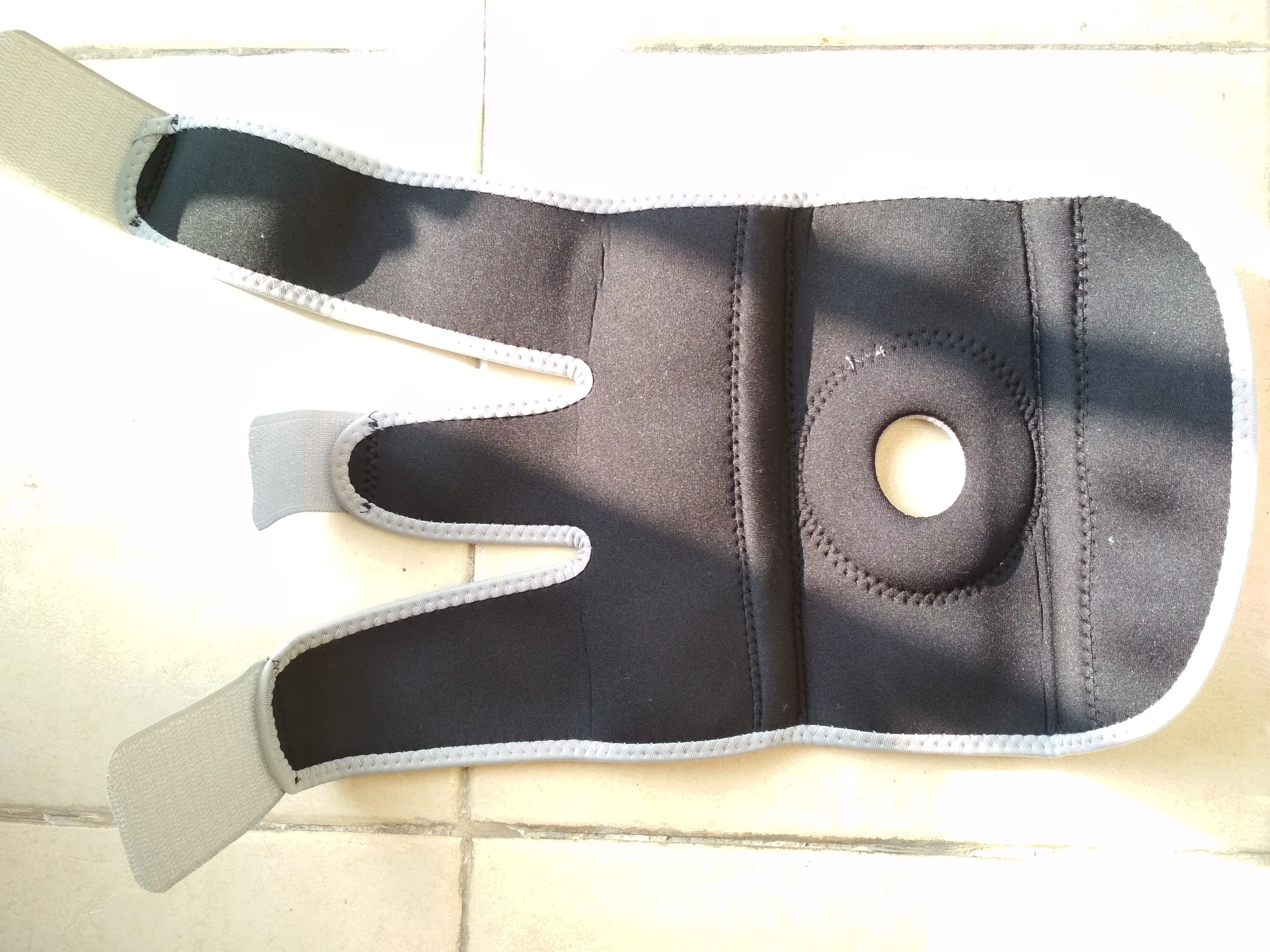 Фиксатор коленного сустава, стабилизатор открытой коленной чашечки с регулируемой обвязкой и очень толстым дышащим неопреновым рукавом # DS-02