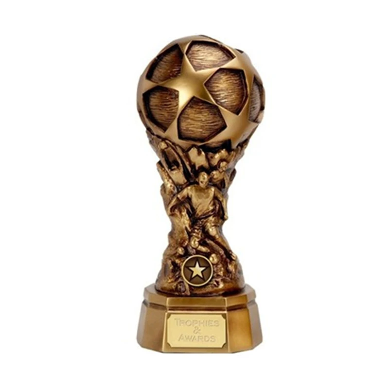 Золотые кубки футбола. Футбольный Кубок из золота. Итальянский Кубок статуэтка за футбол. Фигура футбольный Кубок железо.