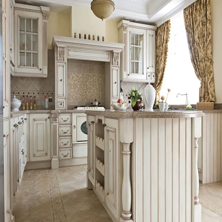 アンティークホワイトパントリーカップボード | モダンな木製キッチン