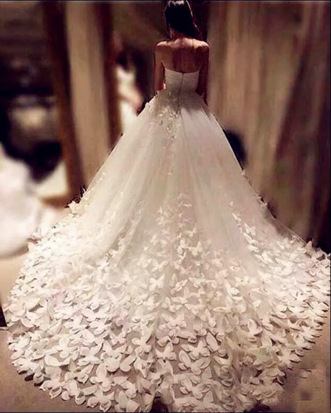 Brand  Gorgeous Custom Ma Wedding Dress Sweetheart Tulle Cathedral Train Bridal Dress 3D Floral Appliques Butterfly Bridal Gown