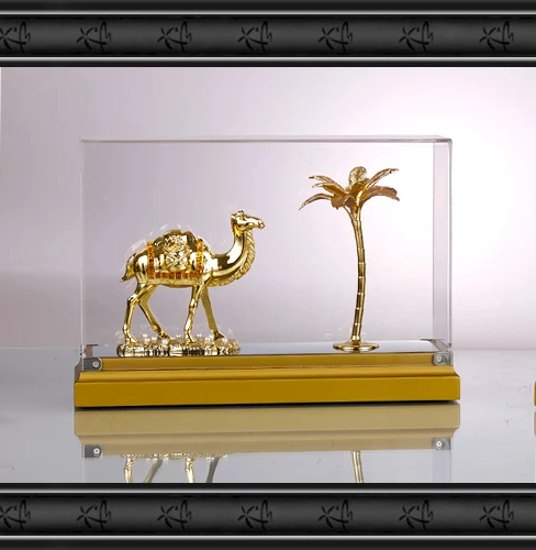 金メッキのキャメル像 - メタルトロフィー記念品 148x76x158mm