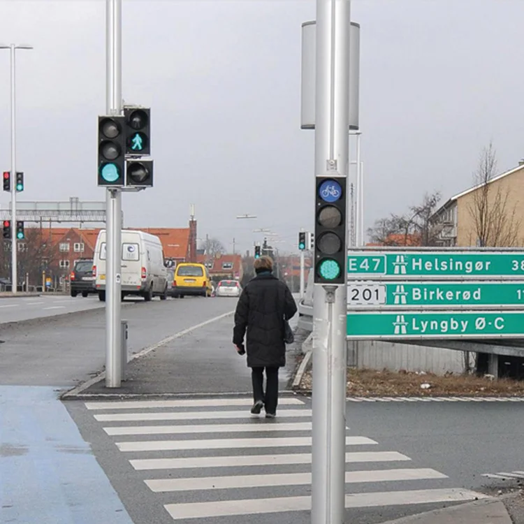 
 Специальные светофорные сигналы на дороге  