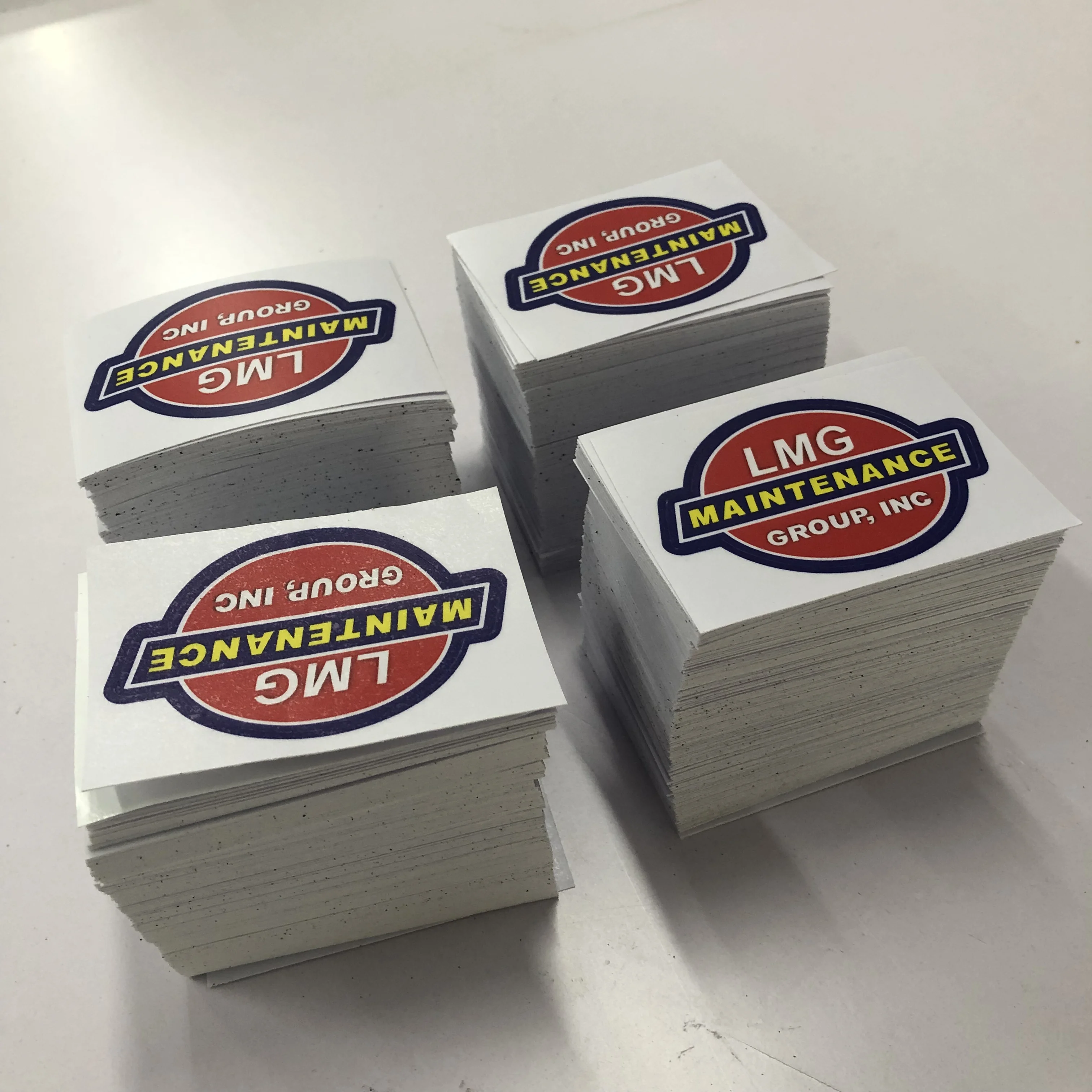 Виниловая наклейка с логотипом на заказ ПВХ стену устойчивая к УФ-излучению Зеркальная