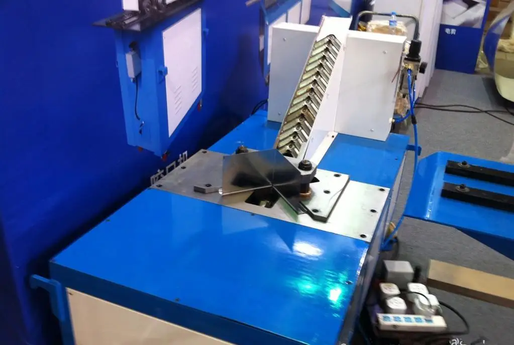 自动角机 Buy 自动角机，角机，角插入机 Product on