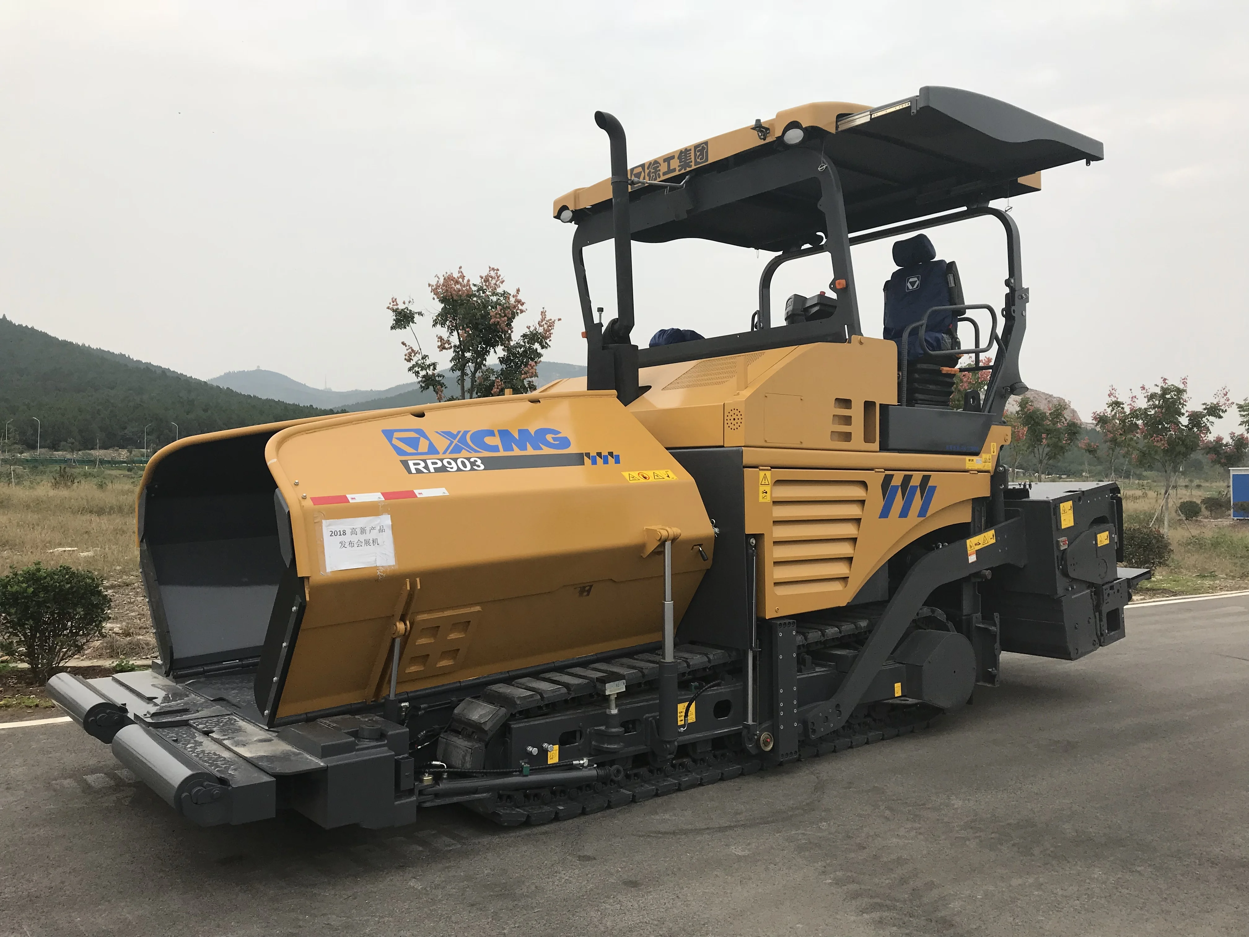 Мульчер гусеничный xcmg. Асфальтоукладчик xcmg rp605. Планки выравнивающие асфальтоукладчиков. Асфальтоукладчик xcmg rp603. Xcmg rp903.