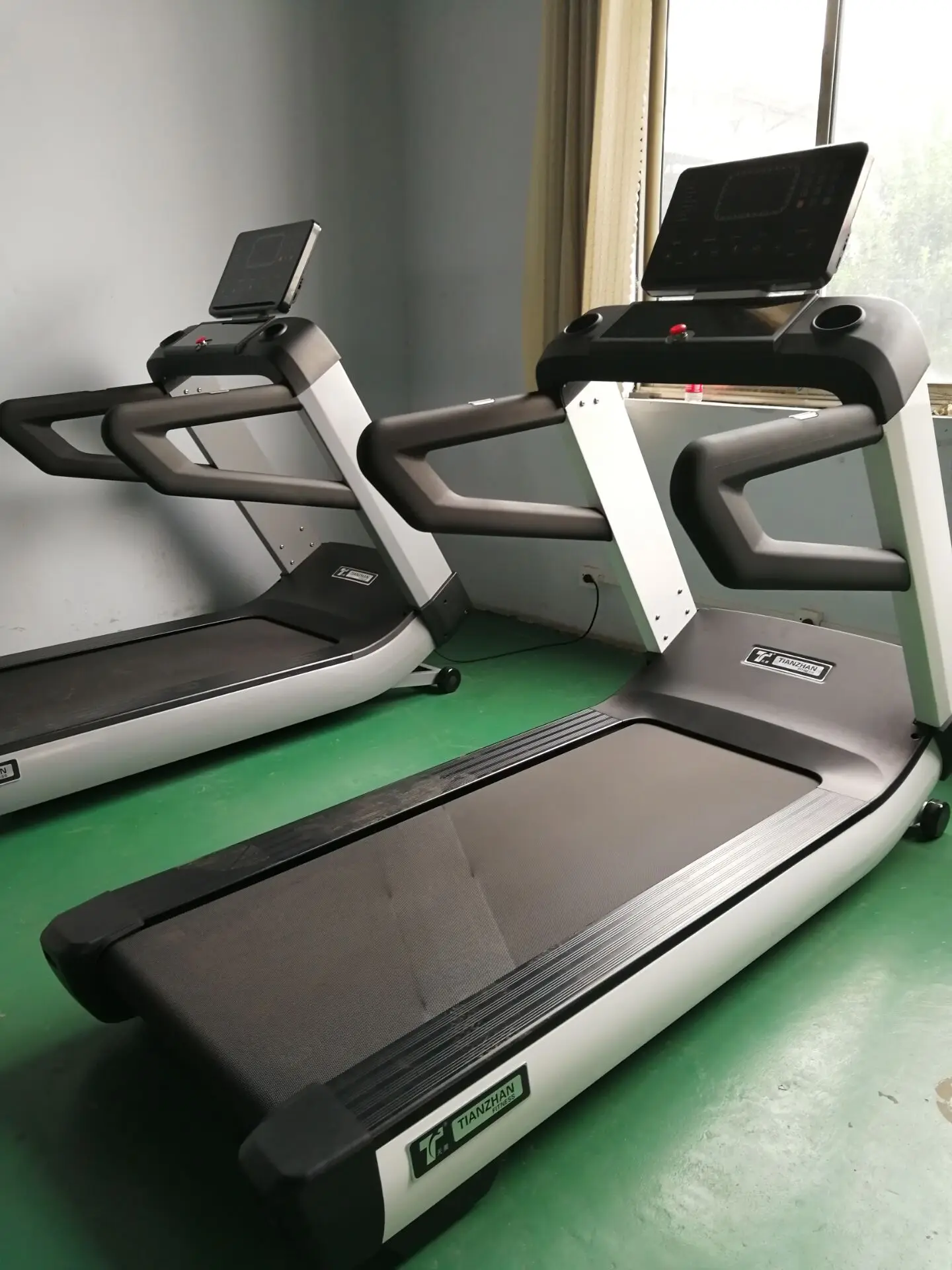 
 Профессиональная беговая дорожка для тренажерного зала  