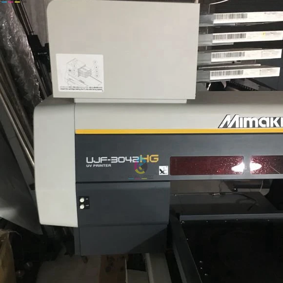 
 Используется высокая скорость MIMAKI UCJV300-75 UV LED печати и резки принтер со светодиодными УФ изгибаемыми чернилами  