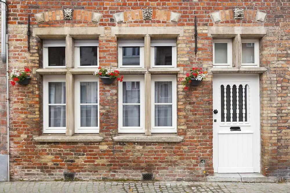 Lingyin Modern UPVC Doors and windows Grill Design With Reflective Glass