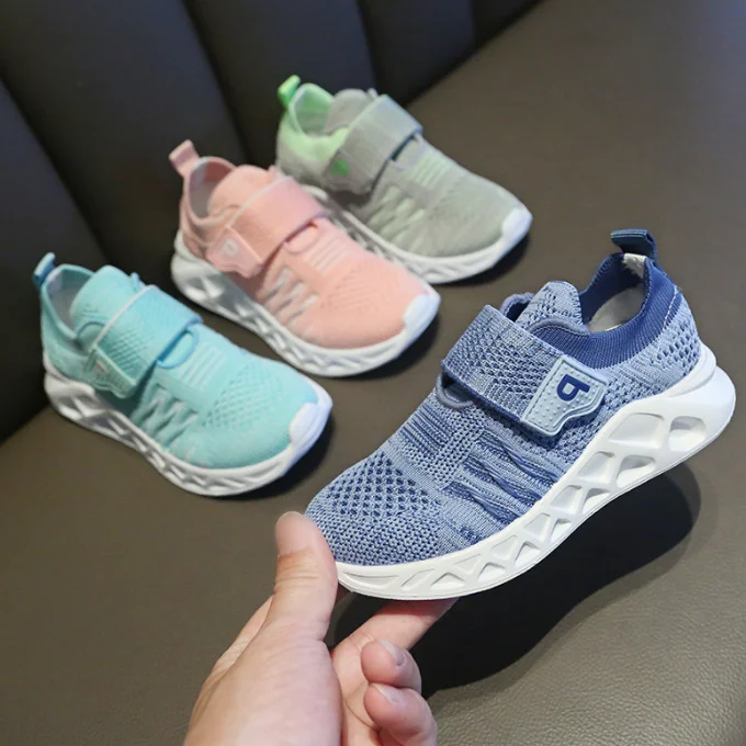 simple tennis shoes