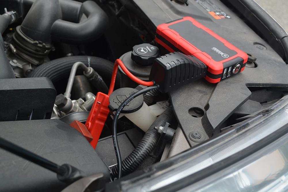 Прикурить зарядка автомобиль. Как прикурить бустером. Акб прикурить. Прикурить авто бустером. Пусковое устройство для автомобиля.