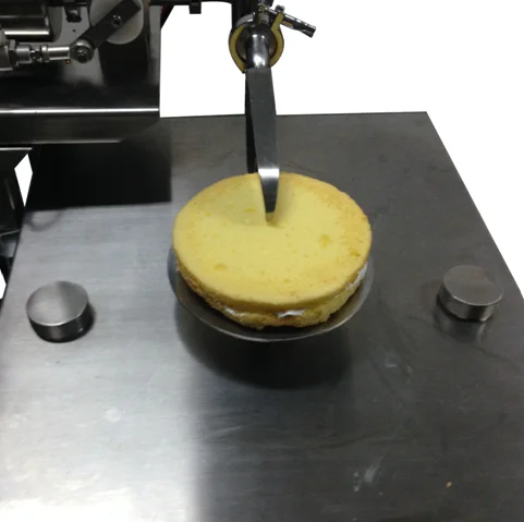 Многофункциональная автоматическая машина для нанесения шоколада на торт