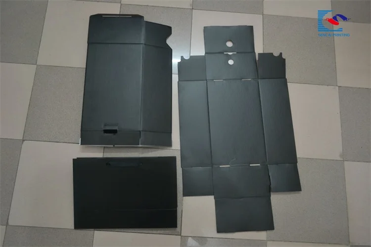 Необычная картонная коробка с черным ящиком для обуви принтом на