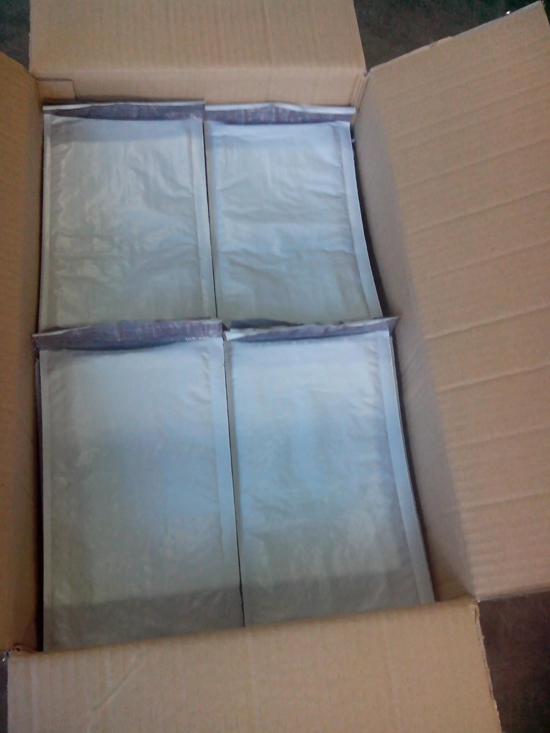 Pcr Pir回收材料外白色内灰色聚气泡邮件保护气泡填充邮寄袋 Buy Poly Bubble Mailer，bubble Mailers