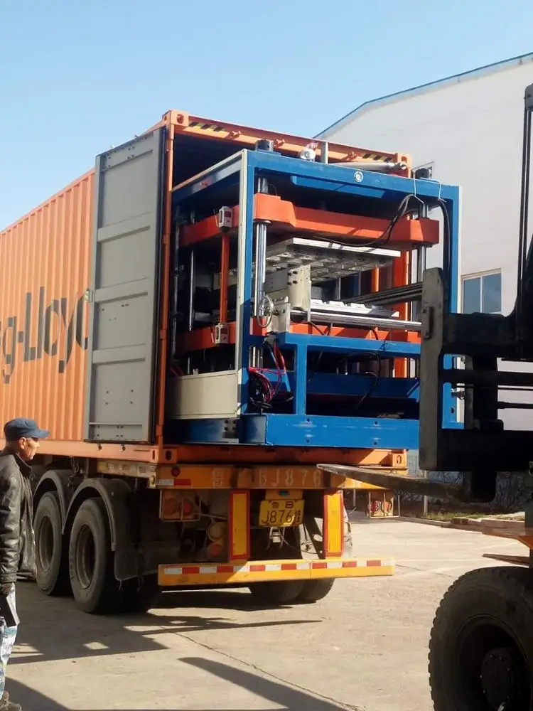 
 Автоматическая вакуумная формовочная машина для пластиковых пластин из пенополистирола и контейнеров  