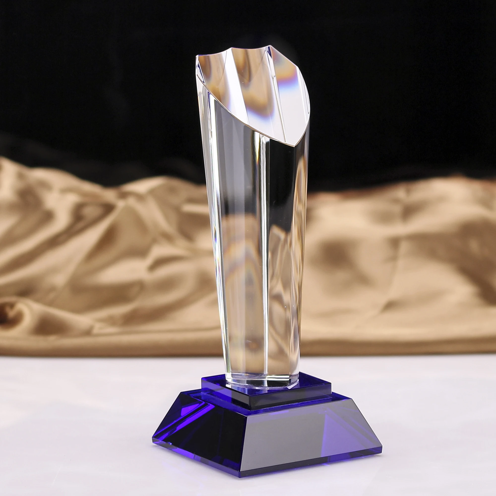 New Design Product 2023 Professional Crystal Trophy Custom Crystal Award