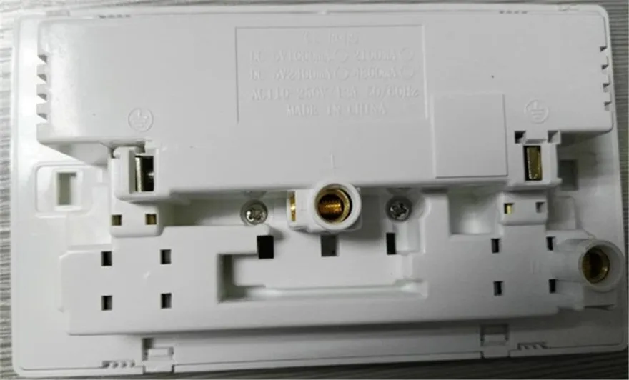 Розетка настенная с двумя USB-портами 110-250 В 5 146 а * 86