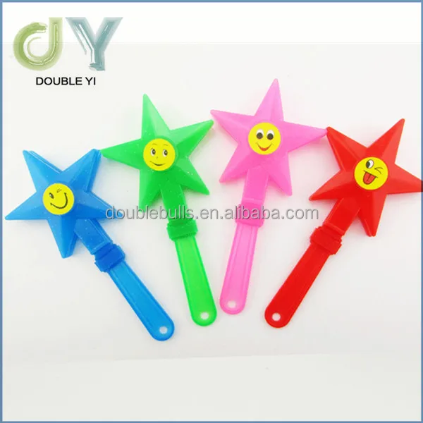 Светодиодная мигающая ручная Хлопушка в форме звезды с производителем шума