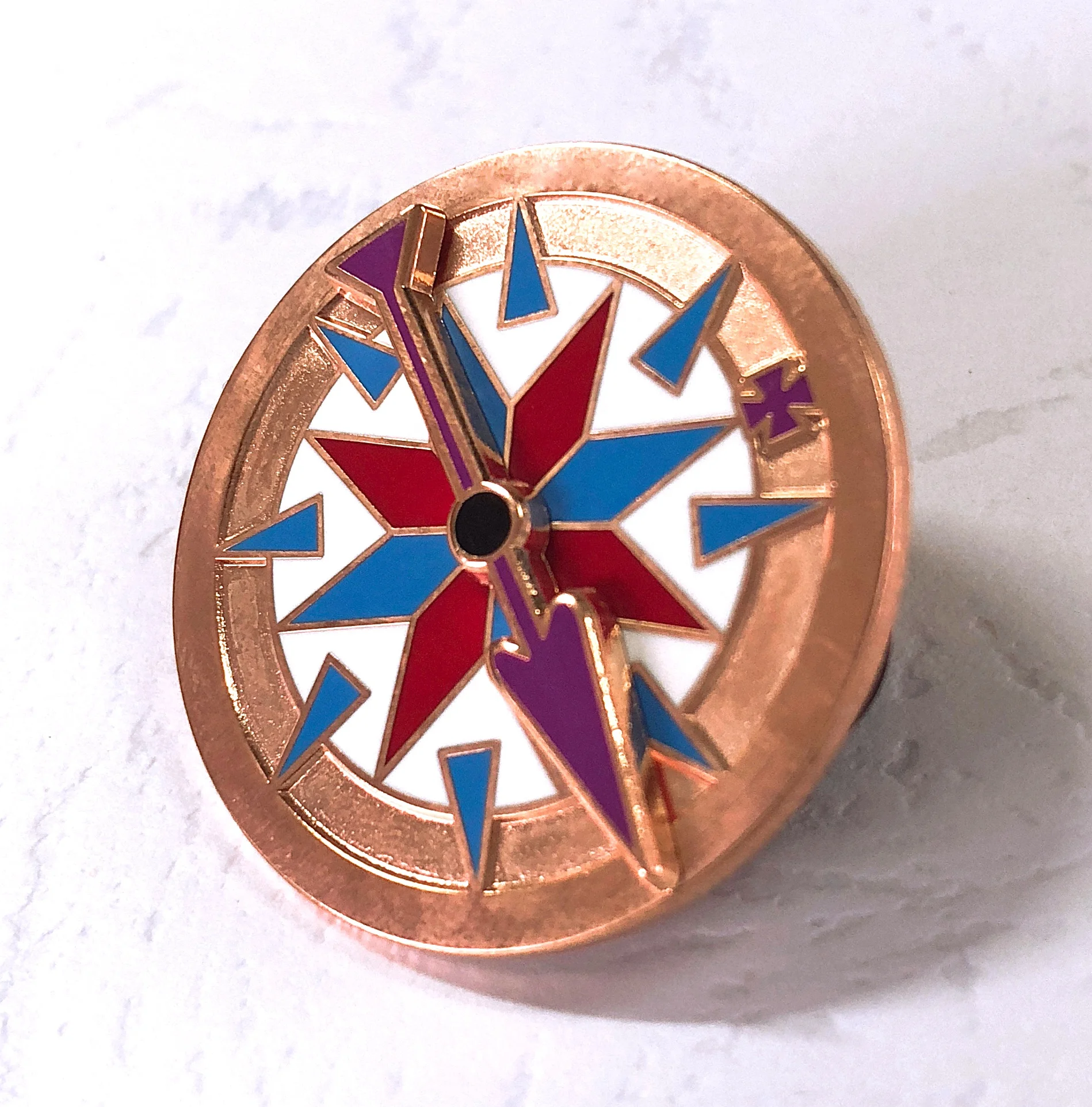 
 Спиннинговая эмалированная булавка на заказ, медная Металлическая Булавка для лацкана, высокое качество, жесткая эмалированная булавка на заказ  