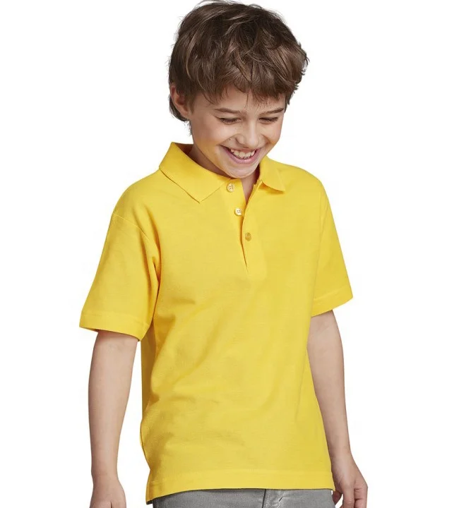 Мальчик в желтой рубашке