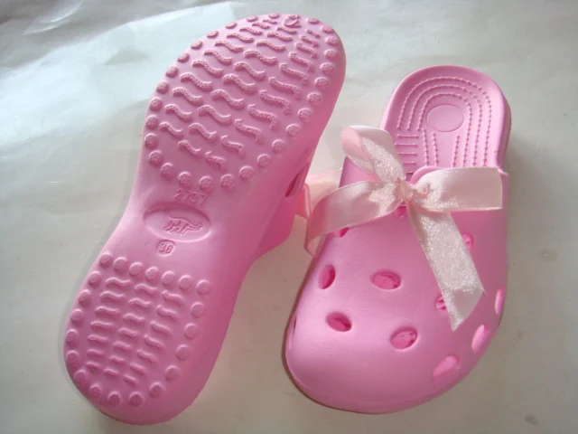 Машина для производства резиновых тапочек холодного прессования