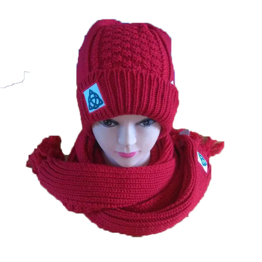 Зимняя шапка на заказ дизайнерская вышитая теплая с логотипом и шарфом комплект вязаной шапки