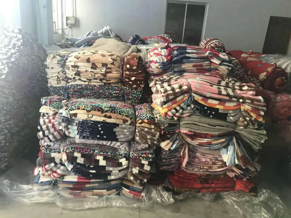 100 Polyester Cheap Fleece Blankets Custom Logo Pillow Blanket Stock