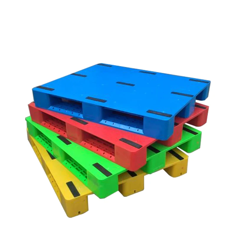 Stackable hygienic smooth surface plastic pallet