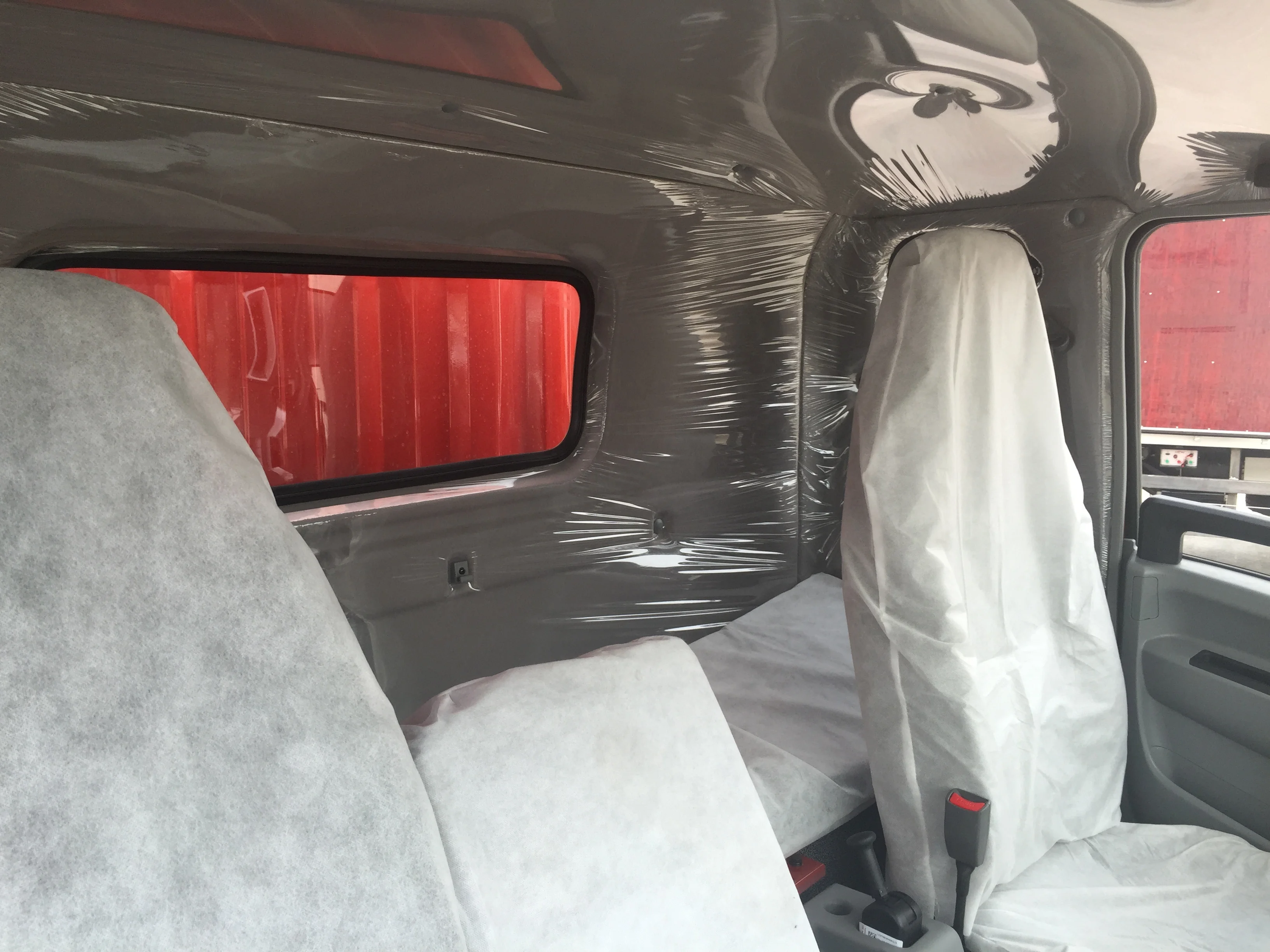 Factory Delivery Directly HOWO Small 4x2 6 Wheeled Closed Van Light Wing Container Truck Mini Box Truck for Sale