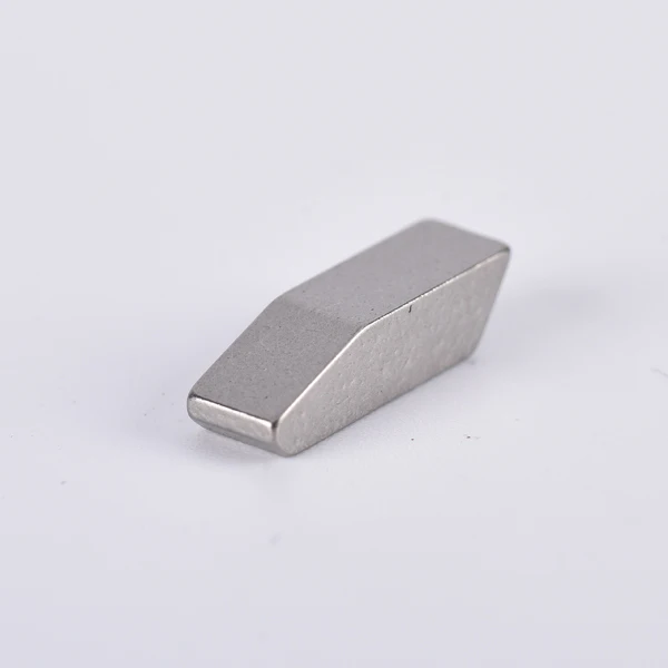 High Quality Hot Sale Cobalt Based Alloy 12 Saw Tips Carbide Saw Tips
