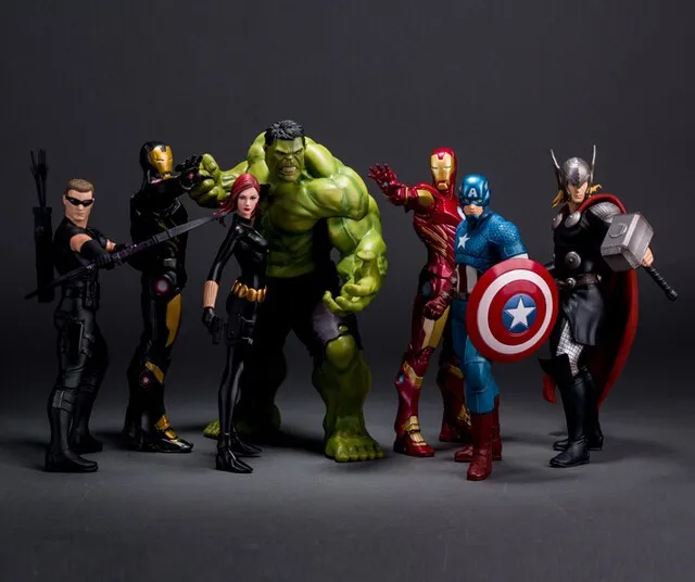 12Pcs//lot Action Figures Iron Man Hulk Captain America Spiderman Batman Superman
