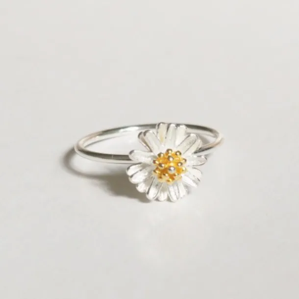 Цветочное кольцо 1. Pandora кольцо маргаритки. Пандора кольцо цветок. Кольцо Хризантема. Кольцо Ромашка Пандора.