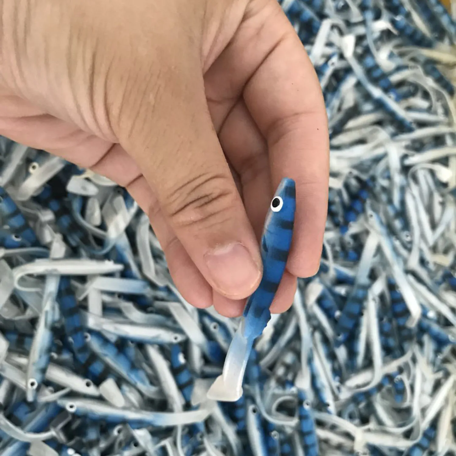 PVC Swim Bait Sandeel  Soft Molds with Hook 85mm 2.3g AR27 6pcs/bag Easy Shiner Eel Lure Small Fish Rubber Fishing