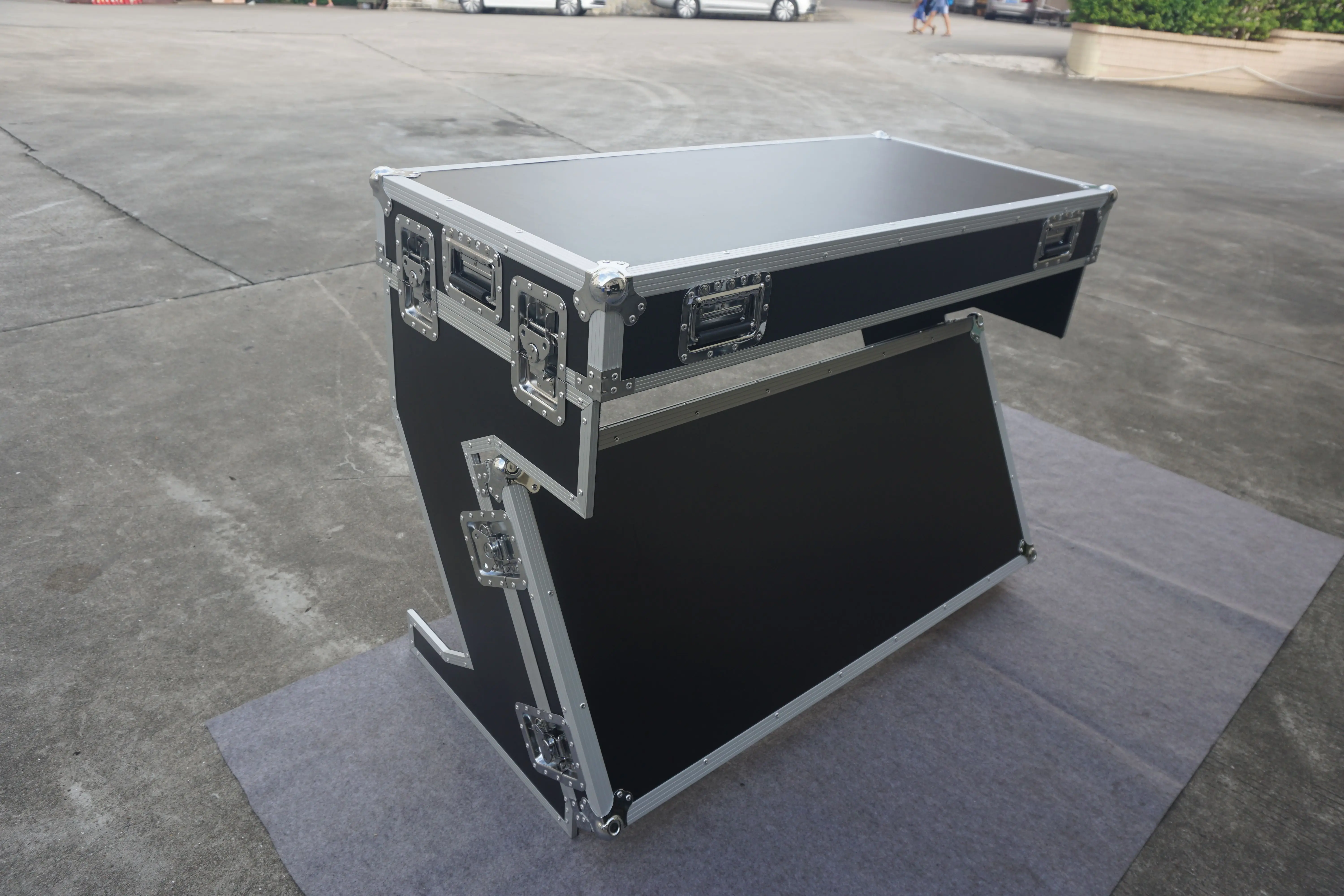RK Portable DJ Z Table Flight Case 1300x600x950mm - Durable