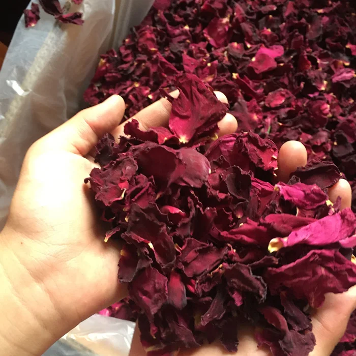 natural dried eatable rose petals with rose smell in weight 100g per bag