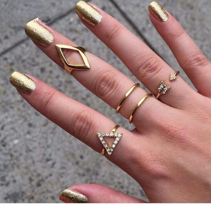 Стильные женские золотые кольца