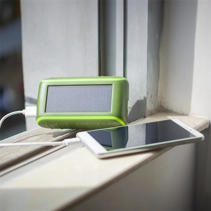 Hand Crank Emergency Cell Phone Charger for Outdoor Use