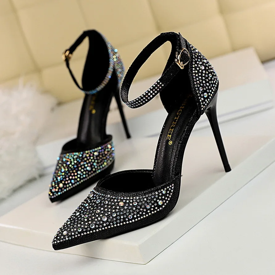 Sandali da donna con tacco scarpe estive ciabatte flops piegate estive pantofole donna strass piatto bohemien moda flip scarpe casual donna pantofole
