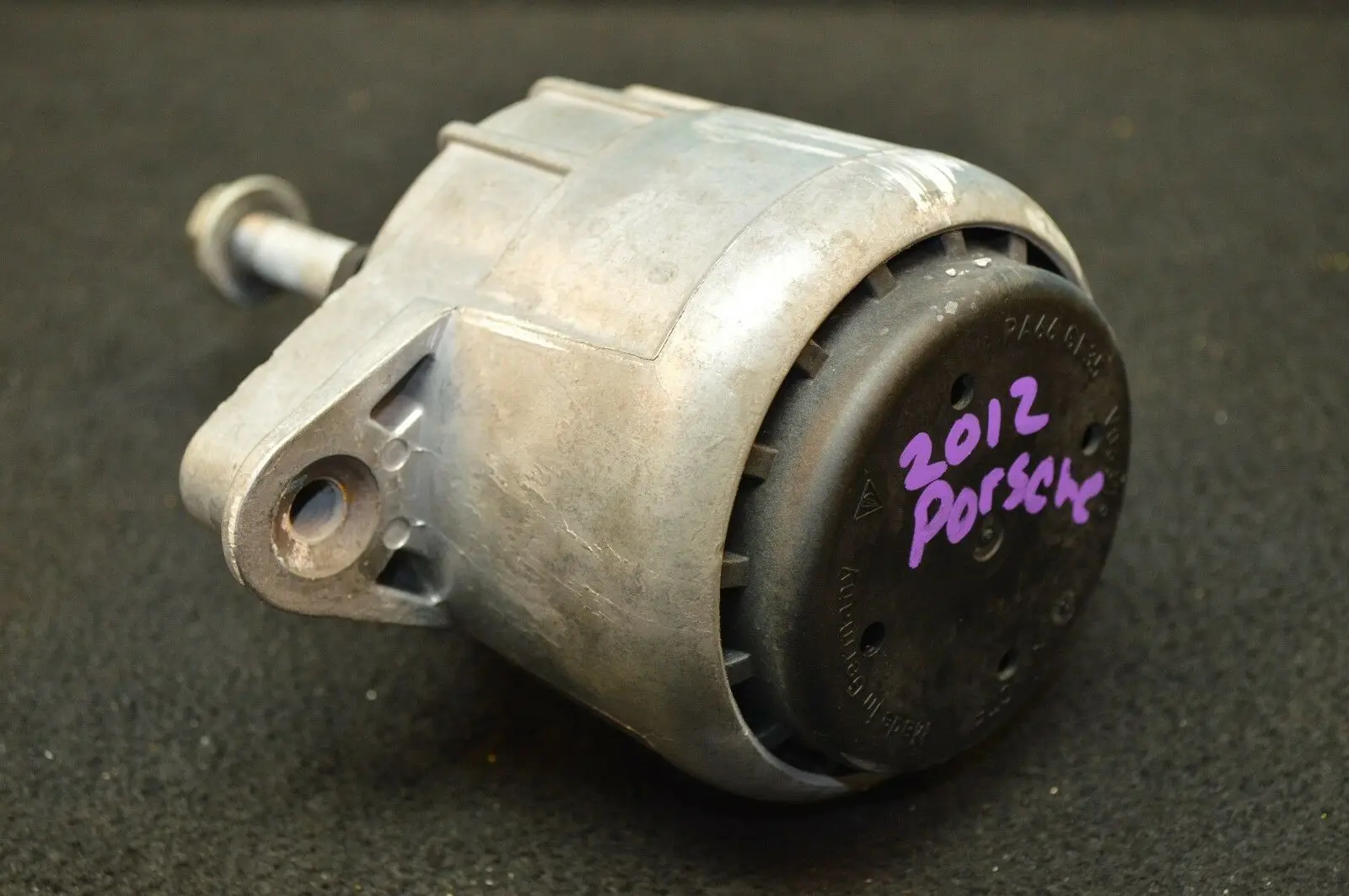 OE# 94837506100 Engine Bearing Engine Mount 94837506200 