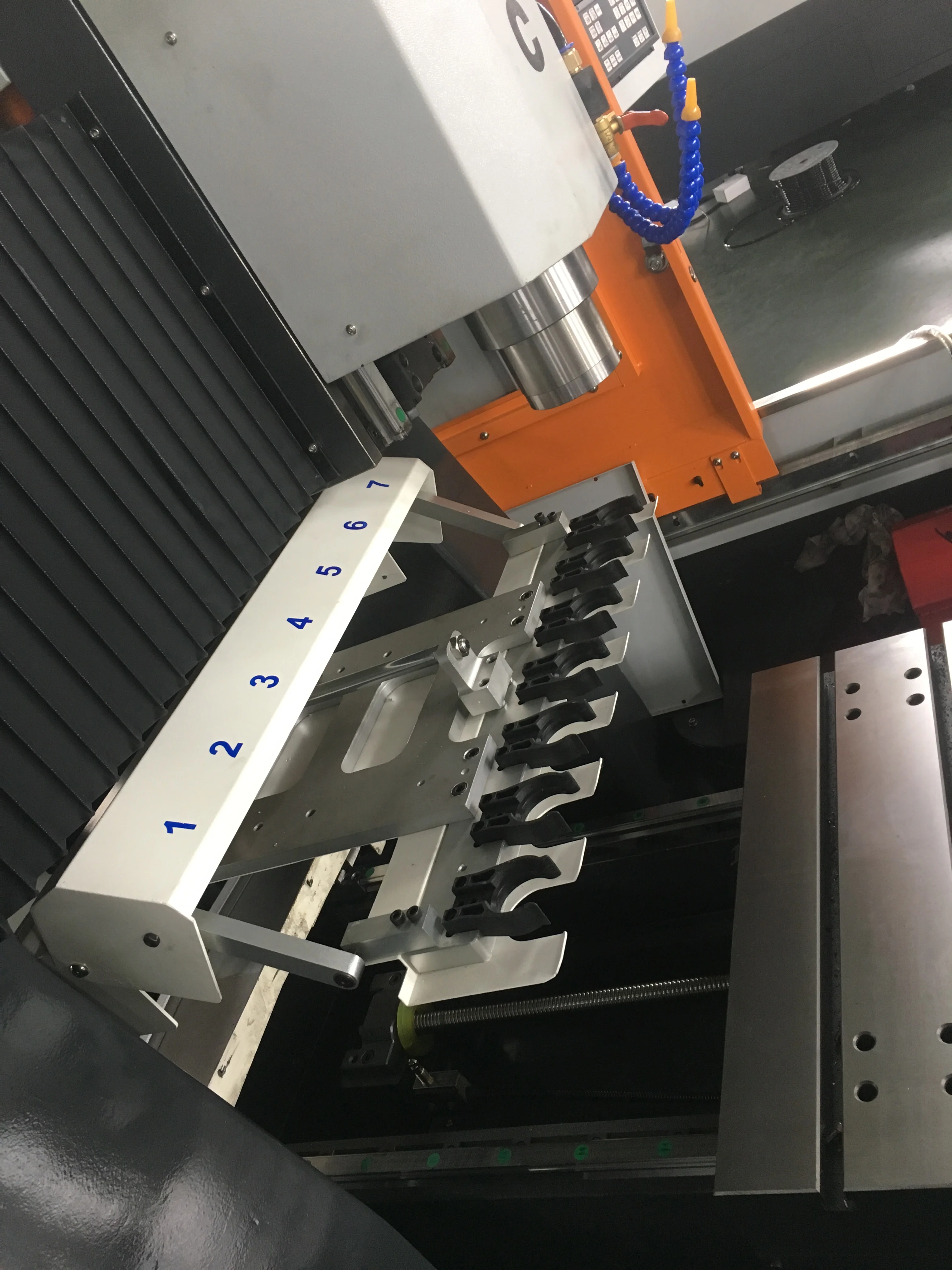 ER16 30000RPM Высокоскоростной фрезерный станок с центральным шпинделем для продажи YMC4535 ISO20 40000RPM Шпиндель опционный