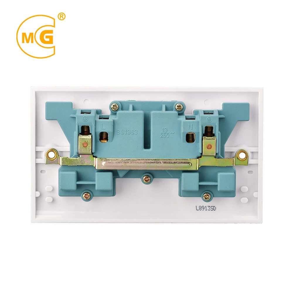 
Британская стандартная двойная электрическая настенная розетка 