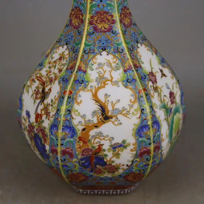 Elegant Chinese Qing Dynasty Color Enamel Painted Porcelain Ceramic Flower Vase for Collection