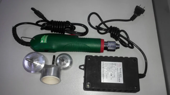 Удобная машина для закупорки бутылок для пластиковых крышек с винтовым креплением