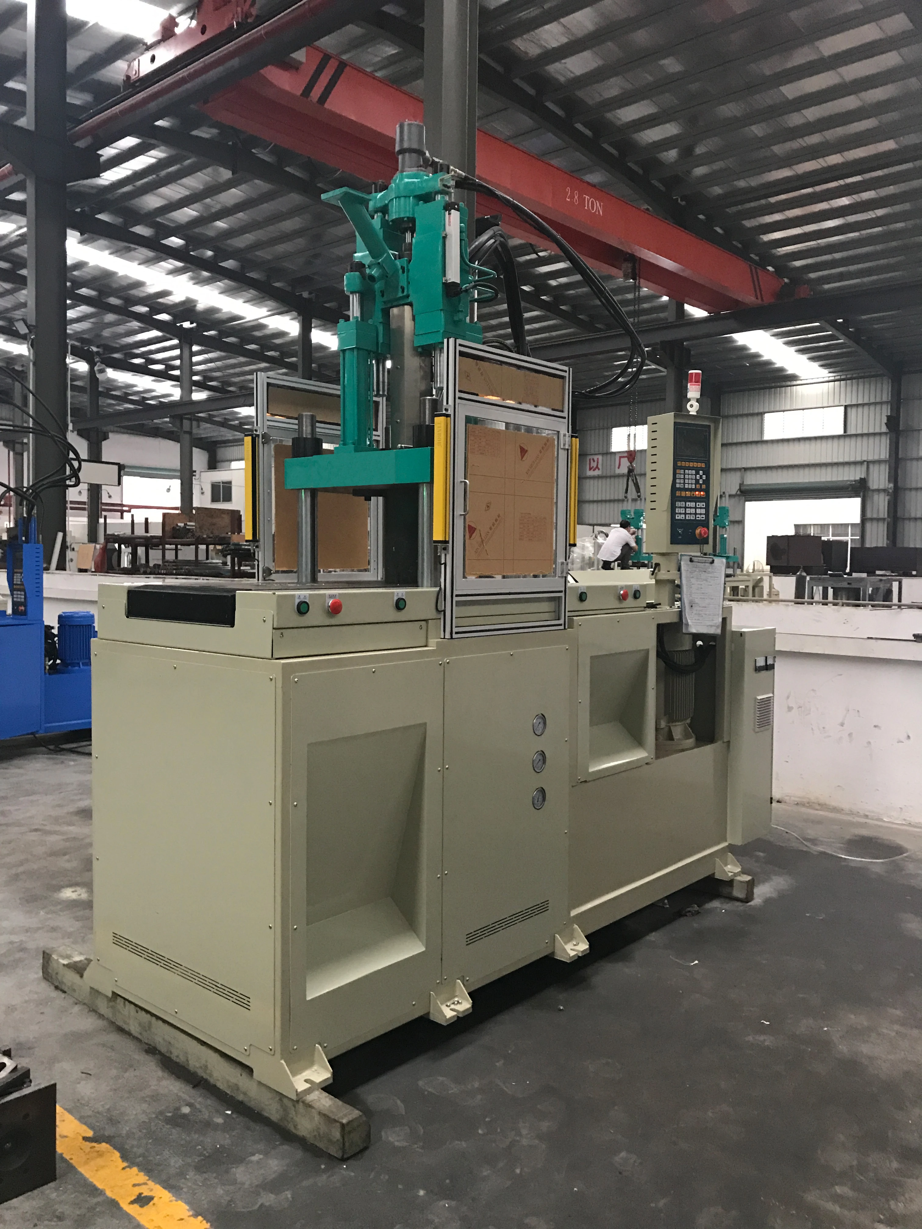 85T Automation Sliders Cell Phone Case Vertical Making Injection Molding Machine Price