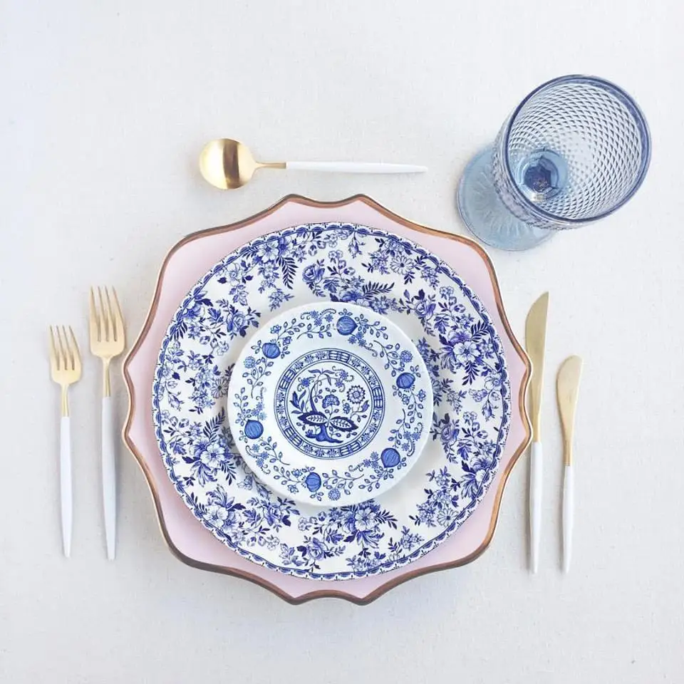 高級ボーンチャイナ食器セット、結婚式や特別な機会に最適な模様入り