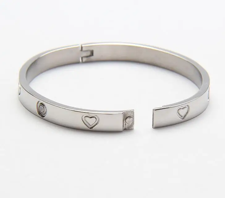 Latest Designer Love Forever CZ Stone Heart Shaped Screw Women Jewelry Gift Stainless Steel Bangle Fashion Open Bracelet