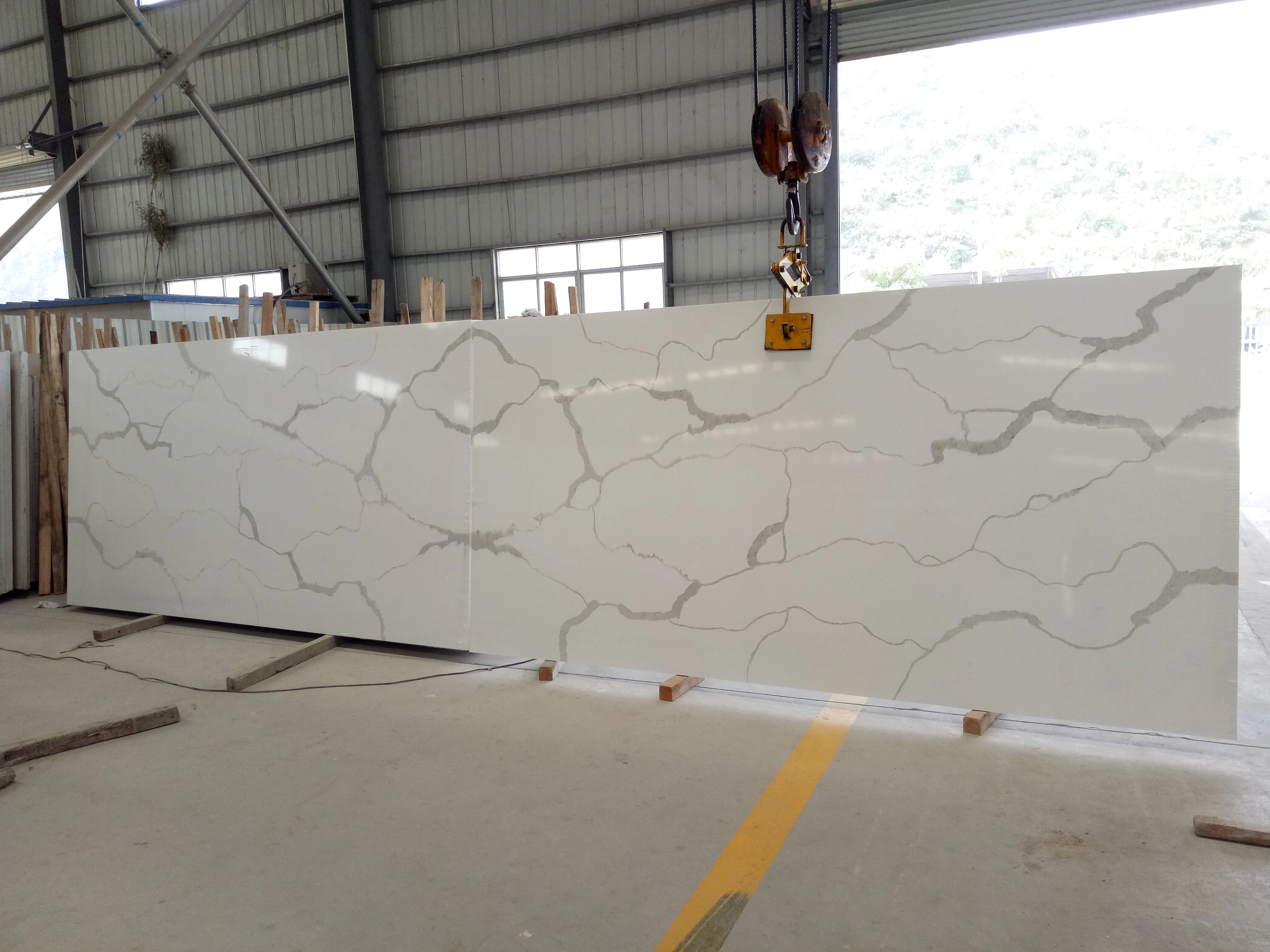 Artificial 3cm Countertop Calacatta Engineered Stone Calacatta Quartz Stone Price