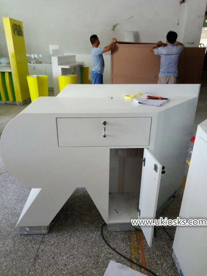 Attractive Retail 3d VR Experience Kiosk for Shopping Mall Modern Experience Counter VR Counter Display Stand Idea for Sale