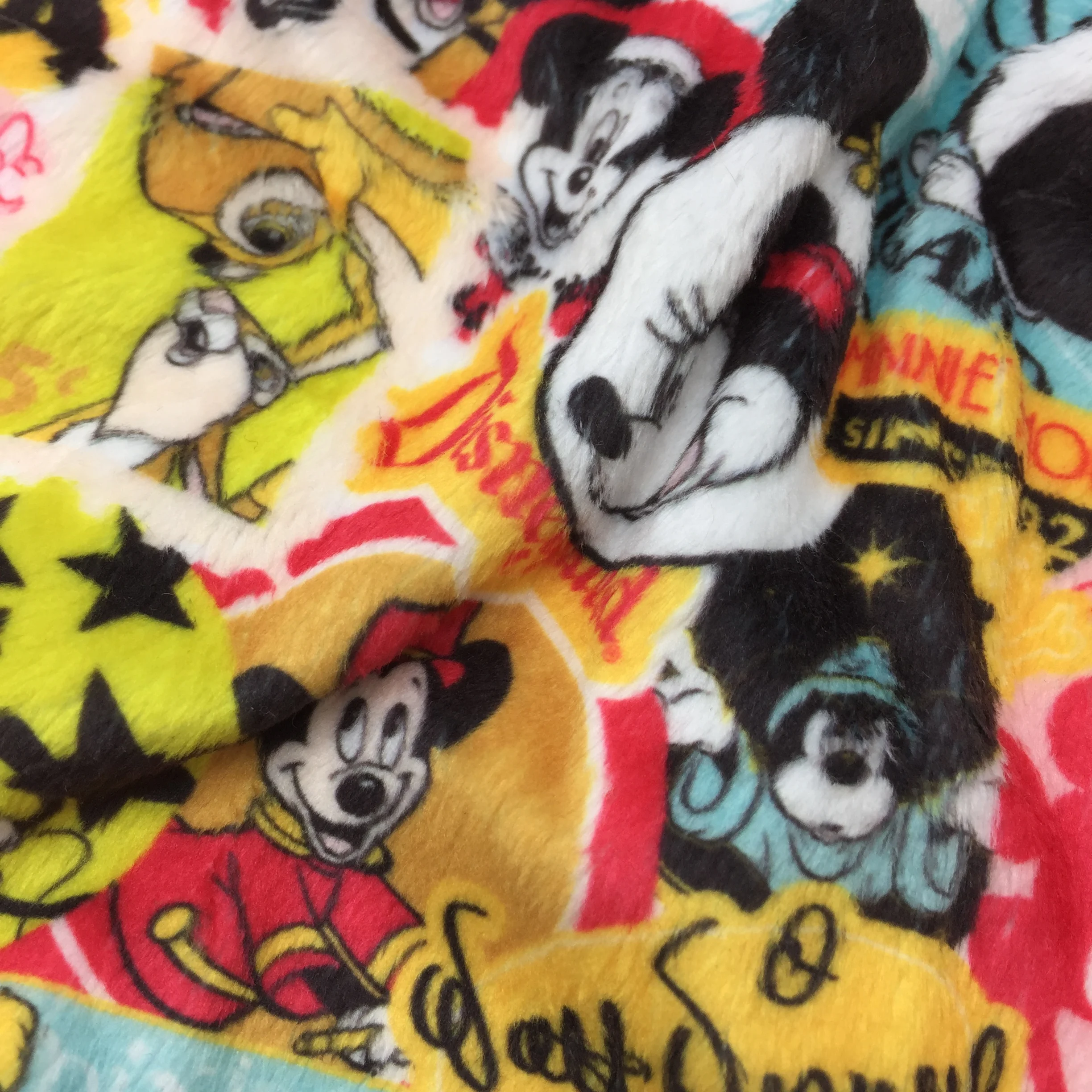 
 Фабричная прямая пользовательская печать Американский знаменитый мультфильм мягкий длинный ворс пользовательский принт Minky ткань для детского одеяла  